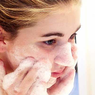 Facial Cleansing meets Transforming textures